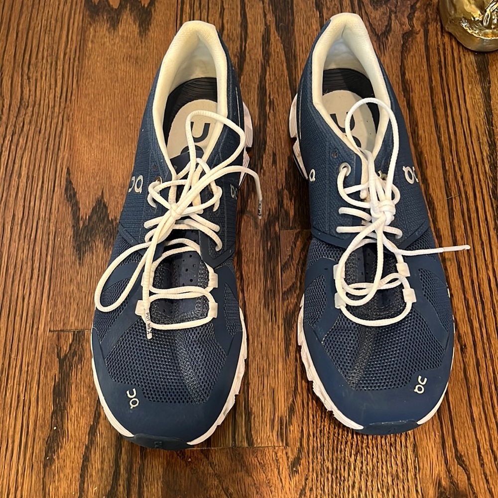 OnCloud Sneaker. WORN ONCE. In perfect condition.